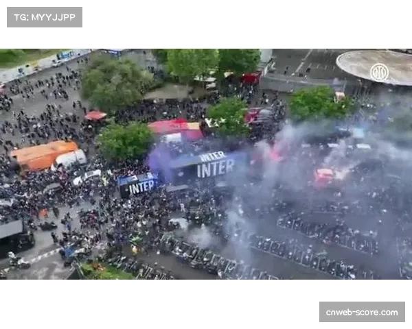 警方通报：一名球迷因在球场外袭击客队大巴被逮捕